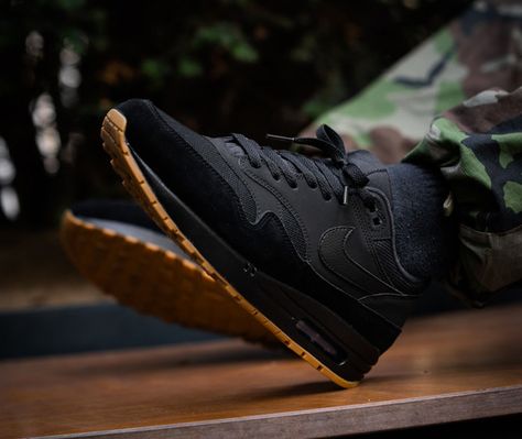 OVERKILL Delivers the Heat with On-Foot Shots of the Nike Air Max 1 Black Gum - The Drop Date Air Max 1 Black, Air Max 1 Og, All Black Nikes, Black Nike Air Max, Awesome Outfits, Nike Air Max 1, Black Gums, The Drop, Air Max 1