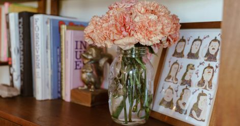 Realistic Flower Drawing, Dianthus Caryophyllus, Sustainable Flowers, Flower Guide, Fresh Flower Delivery, Carnation Flower, Special Flowers, Pressed Flower Art, Pressed Flower