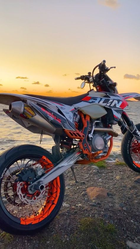 carl.alin on Instagram: 🌅🌅🌅 🎥: @ekke_moto Ktm 450 Exc, Ktm 450, Ktm Exc, A Video, Photo And Video, On Instagram, Quick Saves, Instagram