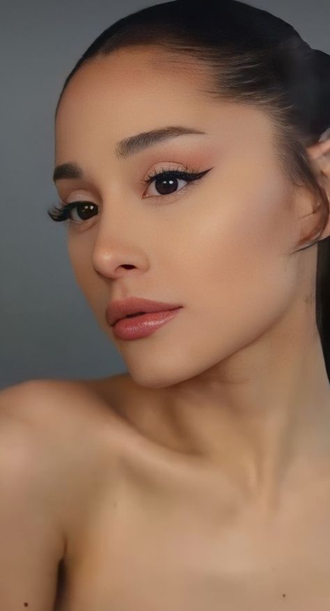 Ariana Nose, Ariana Grande Nose Job, Ariana Grande Nose, Face Symmetry, Ariana Grande Makeup, Nose Jobs, Rhinoplasty Nose Jobs, R E M Beauty, Ariana Grande Sweetener