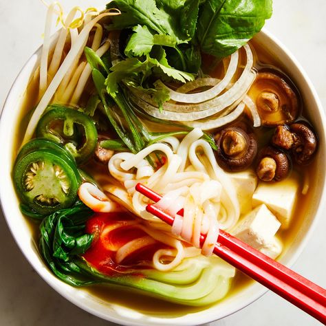 Delish Pho Noodle Soup Recipe, Vegan Pho Recipe, Vegetarian Pho, Pho Noodle Soup, Vegan Pho, Warm Soup Recipes, Pho Recipe, Noodle Soup Recipe, Soup Dish