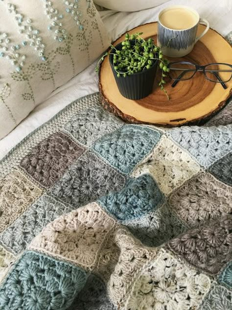 Crocheting Blanket, Coco Rose Diaries, Whip Stitch, Granny Square Blanket, Square Blanket, Into Art, Granny Square Crochet Pattern, Crochet Square, Crochet Blankets