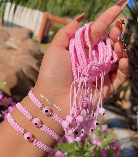 Evil Eye Bracelet Ideas, Ojo Bracelets, Mexican Bracelets, Body Jewelry Diy, Pulseras Kandi, Pink Evil Eye, Diy Wire Jewelry Rings, Girly Bracelets, Business Jewelry