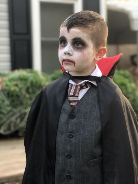 Boys Vampire makeup Toddler Vampire Makeup, Vampire Make Up For Kids, Halloween Makeup Boys Kids, Vampire Makeup Boy, Easy Vampire Makeup Men, Dracula Halloween Makeup, Kids Halloween Makeup Boys, Men Vampire Makeup, Kids Makeup Halloween