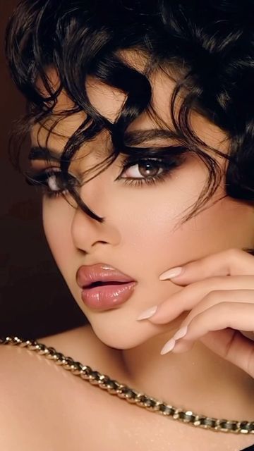 Persian Makeup, Strong Makeup, Dubai Makeup, Persian Fashion, Stylish Clothes For Women, Gorgeous Makeup, Beautiful Smile Women, Belleza Natural, Beautiful Makeup