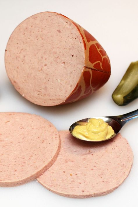 Bologna is a sausage derived from mortadella, a similar-looking, finely ground sausage originally from the Italian city of Bologna. Both sausages contain similar ingredients, but mortadella has large, visible cubes of pork fat and often includes red bell pepper, pistachios or olives. The bologna is cooked or smoked and then either packaged whole or sliced. German Bologna Recipe, Trail Bologna Recipe, German Bologna, Homemade Bologna, Luncheon Meat Recipe, Deli Meat Recipes, Brat Sausage, Summer Sausage Recipes, Bologna Recipes