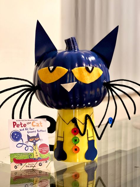 Pet The Cat Pumpkin, Pete The Cat Pumpkin Book Report, Pete The Cat Pumpkin Ideas, Pete The Cat Scarecrow, Pete The Cat Pumpkin Painting, Trunk Or Treat Pete The Cat, Pete The Cat Trunk Or Treat, Pete The Cat Pumpkin Decorating, Pete The Cat Trunk Or Treat Ideas