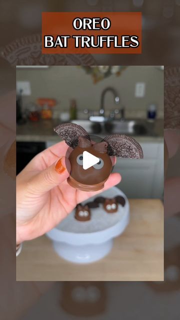 Rosa Enid on Instagram: "Oreo Bat Truffles for Halloween 🦇🎃

If you love @oreo cookies, you’re going to love these Bat Truffles! These are super fun and easy to make. They are perfect for Halloween!

All you need is Oreos, cream cheese, chocolate melting wafers, chocolate chips and decorative eye balls. 

Steps to make: 
Get a couple of Oreos and grind them, then add them to your mixer along with some cream cheese. 

Mix together, then turn the mixture into balls. Then put them in the fridge for about an hour. 

Get more Oreos, and cut them in half to make the wings. 

Melt your chocolate, then add your wings. Hold on to them for a bit so they stick. 

Then add the chocolate chips for the ears and the eyeballs.

Let everything dry, and then you can enjoy!

#halloweenideas #halloweentreat Halloween Oreo Balls, Halloween Oreos, Chocolate Melting, Eye Balls, Chocolate Melting Wafers, Oreo Cookies, Chocolate Chips, Halloween Treats, Truffles