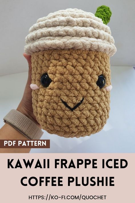 Kawaii Crochet Pattern, Coffee Crochet, Crochet Projects To Sell, Crochet Coffee, Crochet Cozy, Plushie Patterns, Easy Crochet Projects, Crochet Business, Kawaii Crochet