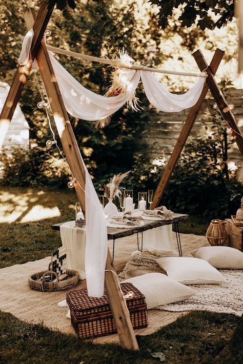 Diy Fancy Picnic, Boho Style Picnic, Luxury Boho Picnic, Boho Proposal Ideas, Pop Up Picnic Ideas, Proposal Picnic Set Up, Engagement Picnic Ideas, Picnic Gazebo, Popup Picnic