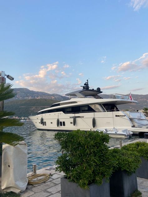 Private yacht charters, Yachting lifesty Yacht Aesthetic, Private Yacht, Yacht Life, A Yacht, Luxury Lifestyle Dreams, Future Lifestyle, Rich Life, Dream Lifestyle, Luxury Yachts