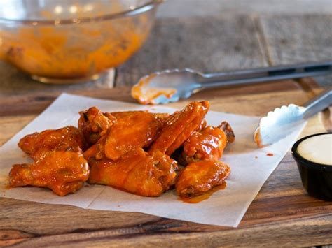 Pizza Hut Mild Wing Sauce Recipes Pizza Hut Wing Sauce Recipe, Crispy Baked Chicken Wings Recipe, Hot Wing Recipe, Crispy Baked Chicken Wings, Wing Sauce Recipes, Wings Recipe Buffalo, Crispy Baked Chicken, Wings Recipe, Baked Chicken Wings