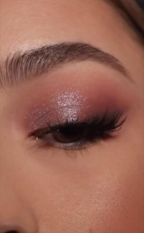 Pink Gold Eye Makeup Tutorial, Eyeshadow Looks For Red Dress, Senior Prom Hairstyles Medium Length, Light Natural Eyeshadow, Gold And Pink Eye Makeup, Simple Eye Makeup For White Dress, Light Eye Shadow Looks, Pink Neutral Eyeshadow Looks, Shimmer Make Up