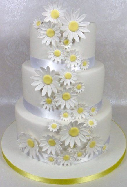 Daisy Wedding Cake Daisy Wedding Cake, Daisy Wedding Cakes, Daisy Cakes, Daisy Wedding, Bolo Fake, Rustic Cake, Yellow Daisy, Special Occasion Cakes, Wedding Cake Inspiration