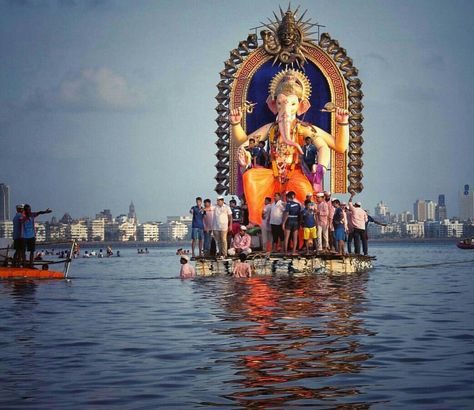 Ganesha Visarjan, Hinduism Beliefs, Maharashtrian Culture, Ganesha Artwork, Ganesh Festival, Ganesh Murti, Shivaji Maharaj Hd Wallpaper, Ganpati Bappa Photo, Ganesh Lord