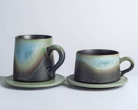 Mountain Mugs, Thrown Mugs, Ceramics Pottery Mugs, Ceramic Cutlery, Ceramics Pottery Bowls, Glaze Ideas, Sake Set, Pottery Handbuilding, Handmade Cups