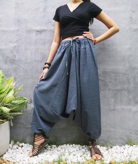 Clothes Baggy Pants, Pants Photoshoot, What To Wear In India, Womens Harem Pants, Clothes Baggy, Green Pants Men, Shorts Ideas, Yoga Harem Pants, Bohemian Pants