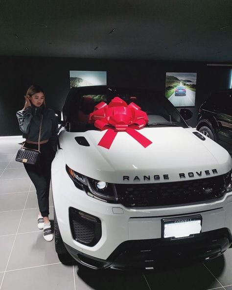 White Range Rover, Pink Range Rovers, Weekend Goals, Range Rover White, Dream Cars Range Rovers, Range Rover Car, Special Air Service, Luxury Cars Range Rover, Lamborghini Lamborghini