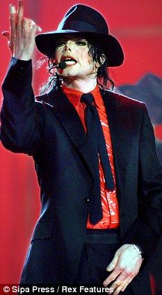 MJ Dangerous performance pic Michael Jackson 2001, Facts About Michael Jackson, Mj Dangerous, 70s Icons, Michael Jackson Hot, Michael Jackson Dangerous, American Bandstand, Photos Of Michael Jackson, Earth Angels