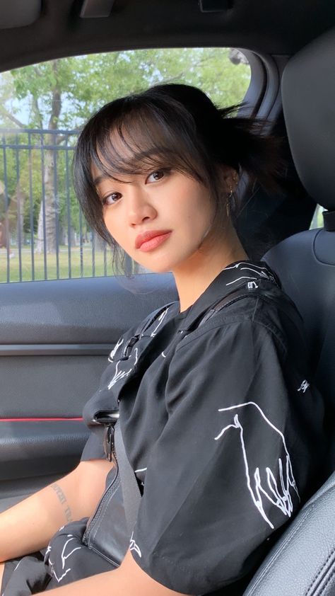 Hangtw Instagram, Haircut For Chubby Face, Random Port, Bangs And Glasses, Korean Hairstyles, Crossing Lines, Bangs For Round Face, Bangs With Medium Hair, Wispy Bangs