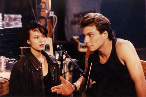 Mark Hunter Pump Up The Volume, Pump Up The Volume Movie, Christian Slater Pump Up The Volume, Christian Slater Heathers, Young Christian Slater, Samantha Mathis, Jason Dean, Vintage Actors, Heathers Movie