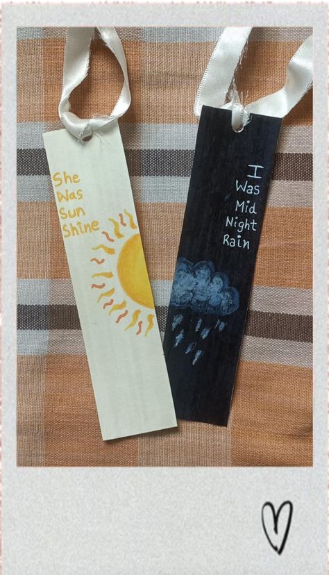 Bookmarks inspired by Taylor Swift's music Bookmark Painting Aesthetic, Music Bookmarks Diy, Bookmark Sketch Ideas, Disney Bookmarks Diy, Taylor Swift Eras Bookmark, Painting Ideas For Bookmarks, Drawing Ideas For Bookmarks, Taylor Swift Birthday Gift Ideas Diy, Drawing Bookmarks Ideas