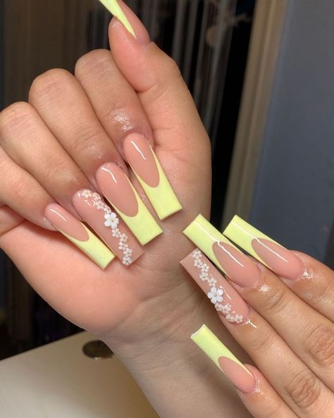 Square Nail Designs 2022042403 - 30+ Best Square Nail Designs to Inspire You Yellow French Tip Nails With Flower, Yellow Nail Inspo Acrylic, Goofy Nails, Yellow Nails Acrylic, Acrylic Nails Yellow, Yellow Nails Design, Square Nail, Spring Acrylic Nails, Square Nail Designs