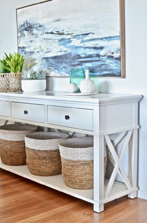 Hamptons Console Table, Coastal Hamptons Style Dining Rooms, Hamptons Hallway Entrance, Hamptons Dining Table Styling, Hamptons Style Entryway, Hampton Style Entryway, Beach Theme Dining Room, Hamptons House Interior Living Rooms, Dining Table Styling Modern