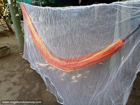 How to make a mosquito net for a hammock. Backpacking Hammock, Camper Awnings, Hammock Stand, Hammock Camping, Camping Backpack, Camping Fun, Camping Essentials, Mosquito Net, Camping Equipment