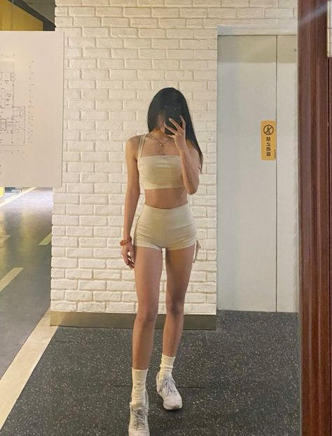 50kg Weight Scale Aesthetic, Kpop Body Aesthetics, Flat Stomach Inspiration, Female Body Claim, Pilates Body, Body Types Women, Christian Couples, Body Figure, Fitness Inspiration Body