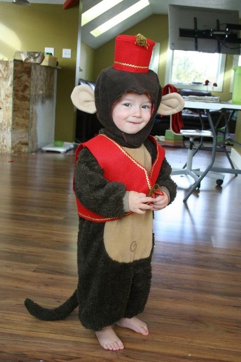 Circus monkey Halloween costume #provestra Circus Animal Costume, Diy Monkey Costume, Animal Costumes Diy, Monkey Halloween Costume, Circus Halloween Costumes, Monkey Costume, Circus Monkey, Monkey Costumes, Christmas Dress Up