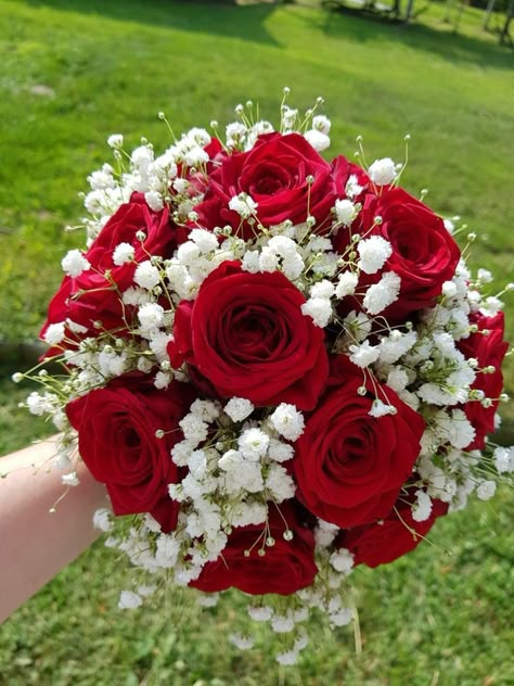 Bridal Bouquet Roses Red, Boquetes Of Flowers Prom Red, Quinceanera Flower Bouquet Red, Quince Flower Bouquets Red, Red And Silver Bouquet, Quince Ramos Red, Red And White Bouquet Wedding, Red Quince Bouquet, Red White Silver Wedding