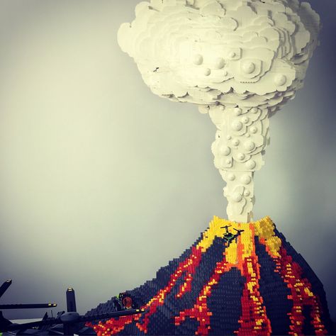 It's a Smokeshow! Ten LEGO Smoke Techniques - BrickNerd - All things LEGO and the LEGO fan community Lego Volcano, Lego Structures, Lego Landscape, Lego Bedroom, Instructions Lego, Erupting Volcano, Lego Sculptures, Lego Gifts, Lego System