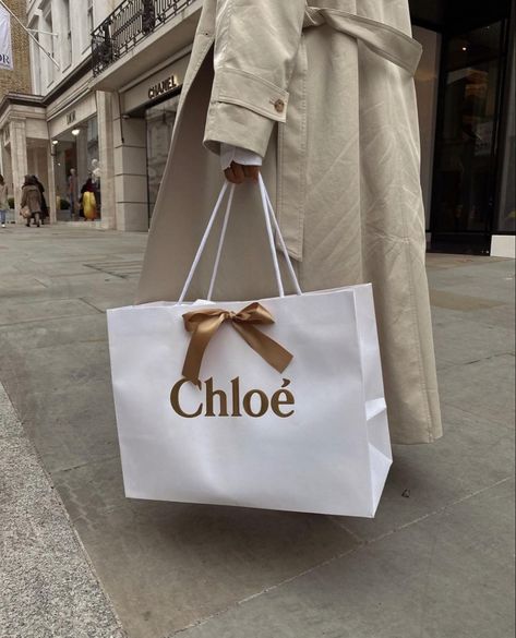 Chloe Brand, Shoping Bag, Creative Advertising Photography, Professional Business Card Design, Muslim Fashion Dress, Boutique Interior, Bags Aesthetic, Professional Business Cards, Advertising Photography