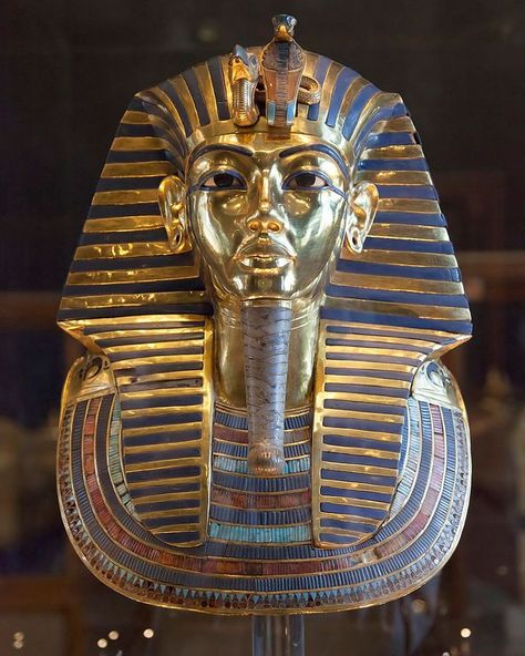 Egyptian Decorations, Egyptian Mask, The Boy King, Ancient World History, Amenhotep Iii, Afrique Art, Queen Nefertiti, Egyptian Pharaohs, Tutankhamun