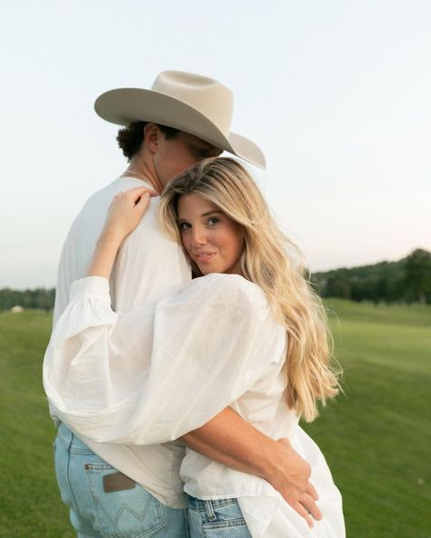 HOPE MAYO on Instagram: “long live cowboys” Western Couple Photoshoot, Cowboy Vibes, Long Live Cowboys, Country Couple Pictures, Field Engagement Photos, Western Engagement, Engagement Picture Outfits, Engagement Pictures Poses, Couple Picture Poses