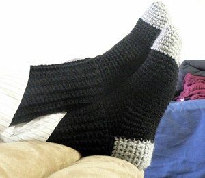 Mens Crochet Sock Pattern 10 free crochet patterns for men Crochet Sock Pattern Free, Crochet Sock, Crochet Socks Pattern, Slippers Crochet, Crochet Men, Irish Crochet Dress, Crochet Booties, Crochet Socks, Haken Baby