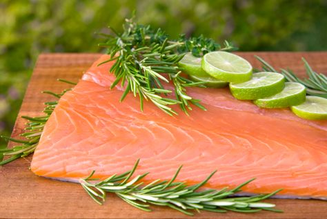 Learn how to cook king salmon, also known as chinook salmon. Cooking it is a joy because it tolerates overcooking and can be prepared in many ways. King Salmon Recipe, Chinook Salmon, Sushi Grade Tuna, Alaska Salmon, Pacific Salmon, Salmon Farming, Alaskan Salmon, Salmon Skin, King Salmon