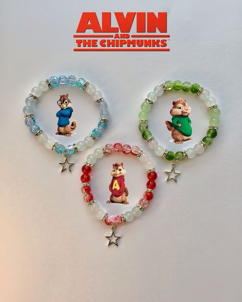 Alvin and the Chipmunks matching set #alvin #alvinandthechipmunks #matching #triplets #bracelets #giftideas Make Clay Beads, Ankle Bracelets Diy, Disney Bracelet, Beads Craft Jewelry, Friendship Bracelets With Beads, Friendship Bracelets Designs, Bracelet Craft Diy, Alvin And The Chipmunks, Diy Bracelet Designs