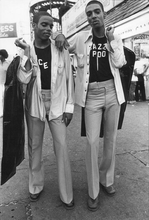 Men Street Photography, Arlene Gottfried, Gospel Singer, Retro Photo, Street Photographers, Coney Island, Men Street, New York Public Library, New York Street