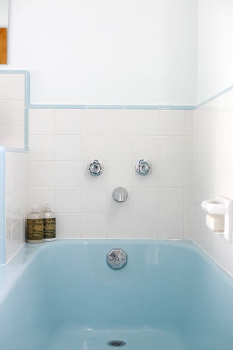 Vintage Blue Bathroom! – SUBURBAN * POP Blue Bathtub Bathroom Ideas, Blue Tub Bathroom Ideas, 60s Bathroom Remodel, Vintage Blue Tile Bathroom, Retro Blue Bathroom, Vintage Blue Bathroom, Monochromatic Bathroom, Blue Bathtub, Bathroom Retro