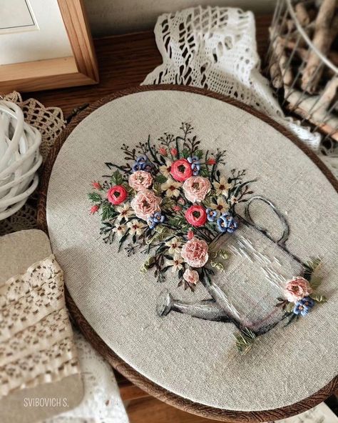 Embroidery.Вышивка.Handmade | @idea_time1 | Instagram Embroidery In Picture Frame, Embroidery Motives Design, Embroidery Inspiration Hand Stitching, Cute Embroidery Designs Free Pattern, Embroidery Display Ideas, Embroidery Projects Ideas, Window Embroidery, Free Style Embroidery, Background Embroidery