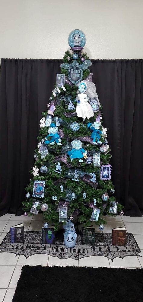 Disney Haunted Mansion Christmas Tree, Disney's Haunted Mansion Decorations, Haunted Mansion Ornaments, Halloween Haunted Mansion Decor, Haunted Mansion Tree, Haunted Mansion Christmas Tree, Disney Haunted Mansion Decorations, Haunted Mansion Dollhouse, Haunted Mansion Christmas