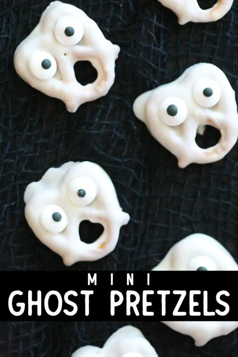 Ghost Pretzels, Scary Halloween Food, Mini Ghost, Fun Halloween Food, Halloween Food Treats, Halloween Treats Easy, Halloween Sweets, Spooky Treats, Party Finger Foods