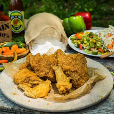 Recipe - Home & Family: Dollywood's Fried Chicken Bisquick Fried Chicken, Dolly Parton Recipes, Honey Fried Chicken, Healthy Fried Chicken, Fried Chicken Dinner, Homemade Slaw, Fried Chicken And Waffles, Celebrity Recipes, Fried Chicken Recipe