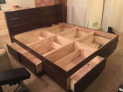 Platform Bed Diy, Diy Seng, Bedframe Diy, Building Drawers, Platform Bed With Drawers, Diy Platform Bed, Bed Frame With Drawers, Wooden Bed Frame, Bed Platform