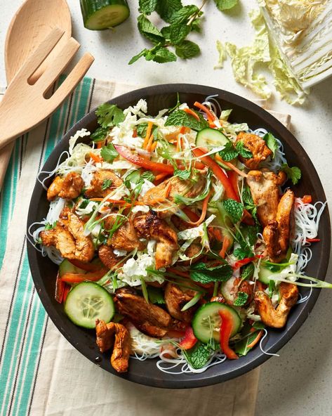 Vietnamese Chicken Salad Bowl Recipe | Kitchn Chicken Noodle Salad Recipe, Chicken Noodle Salad, Chicken Salad Bowls, Vietnamese Chicken Salad, Vietnamese Salad, Vietnamese Noodle Salad, Salad Bowl Recipes, Salad With Chicken, Plats Healthy