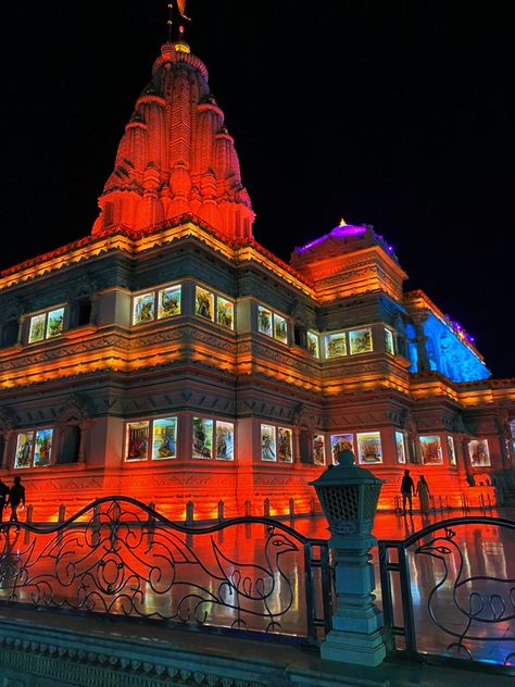 Prem Mandir Vrindavan Hd, Prem Mandir Vrindavan, Prem Mandir, Iskcon Vrindavan, Photoshop Lighting, Shani Dev, Cool Boy Image, Green Background Video, Travel Inspiration Destinations