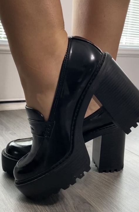 black heeled platform loafers Platform Heeled Loafers Outfit, Black Loafer Heels, High Heeled Loafers Outfit Style, High Heel Loafers Outfit, Colure Pallet, Loafer High Heels, Heel Loafers Outfit, Chunky Platform Heels Outfit, Placement Outfits