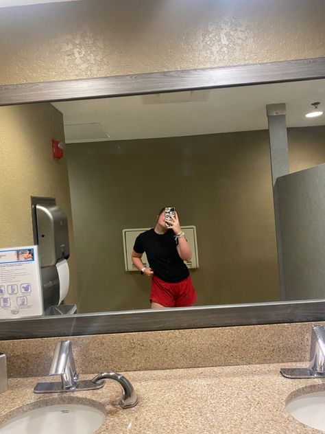 Red Lululemon Shorts, Lululemon Shorts Outfit, Lululemon Outfits, Lululemon Shorts, Short Outfits, Mirror Selfie, Red